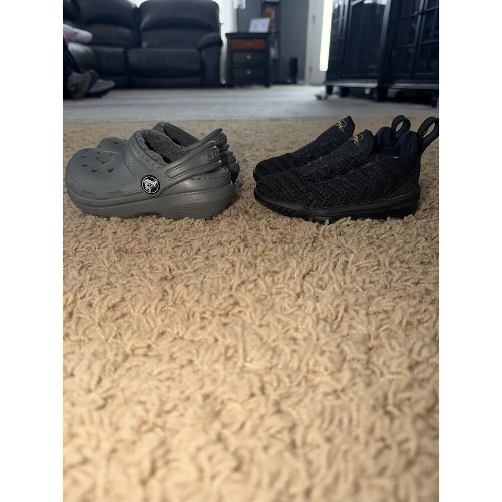 grey Crocs Kids' Classic Lined shoe LOT Nike LeBron 16 "I'm King" sneakers 6